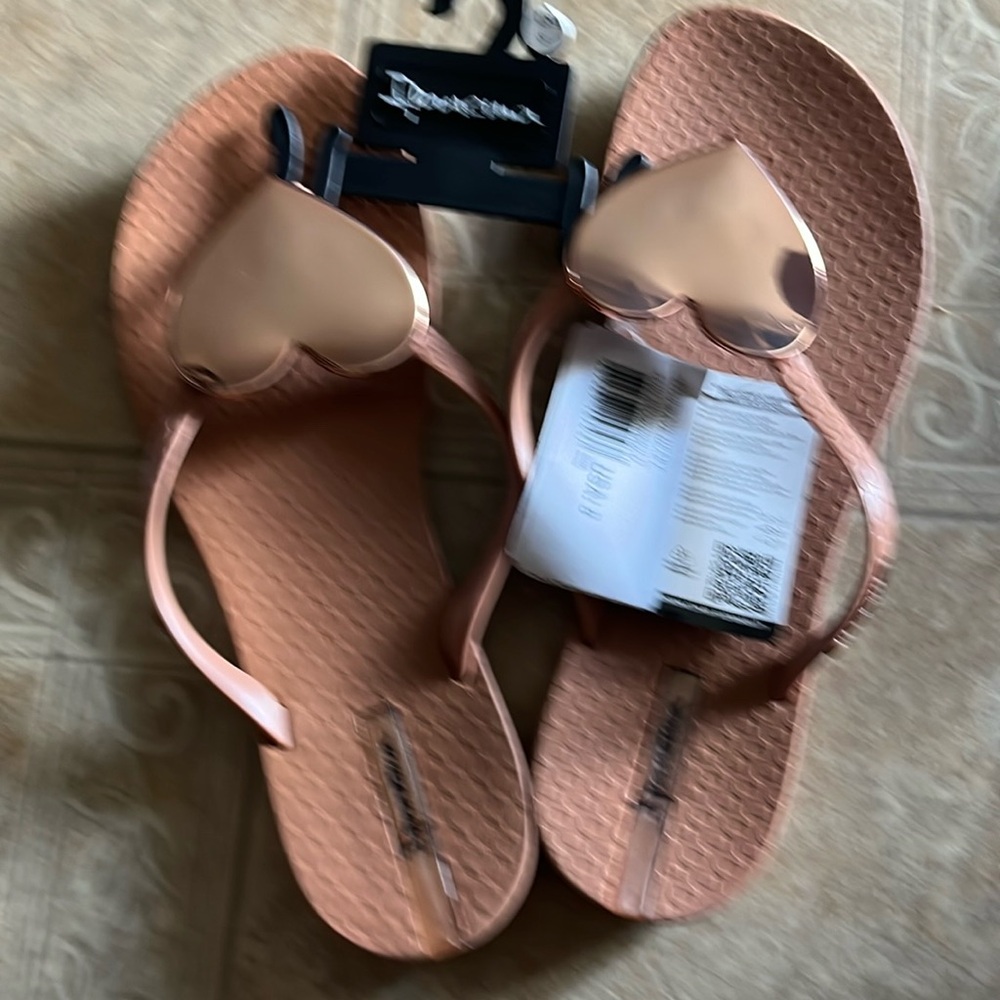 Ipanema heat wave heart flip flops never worn